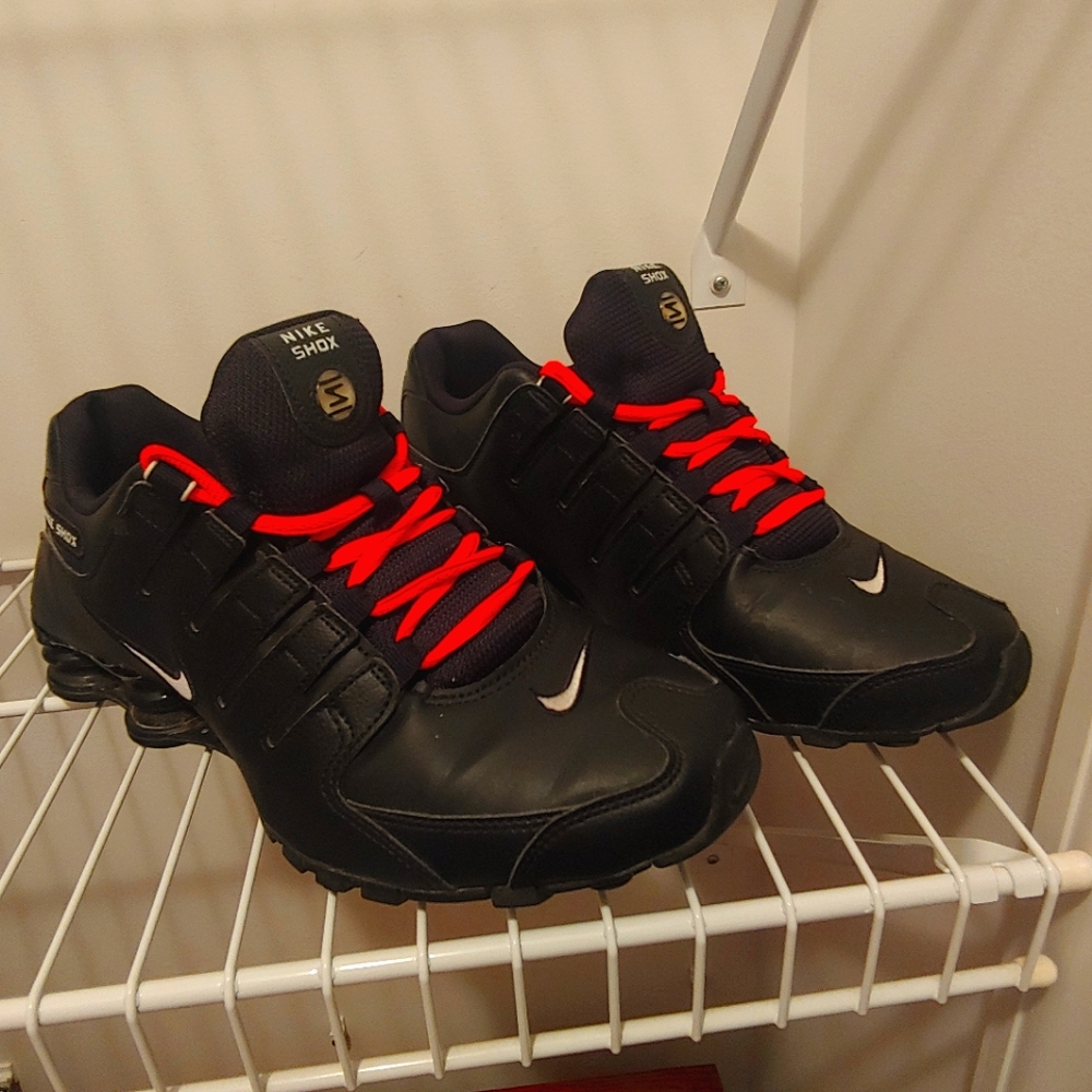 Black Nike Shox